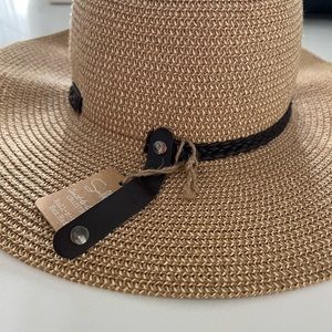 Sun Lilly roll on the go hat